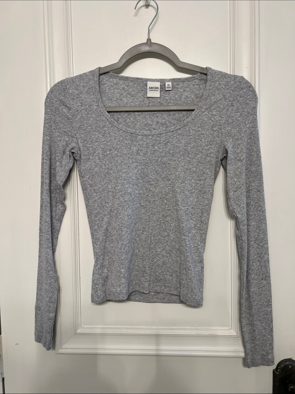 Aritzia Slim Scoop Neck Long Sleeve Top - Light Heather Gray